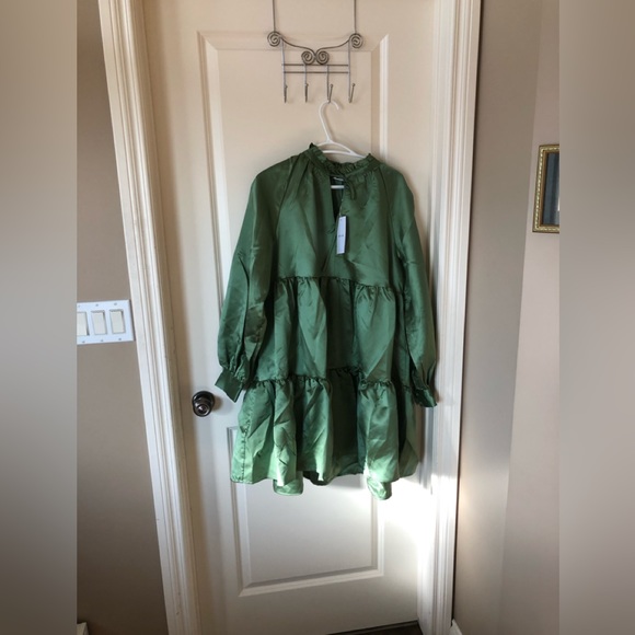 NWT green dress from the UK - Picture 1 of 4